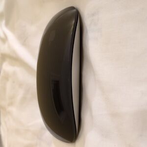 Apple Magic Mouse (Lightning port) - Black Multi-Touch Surface